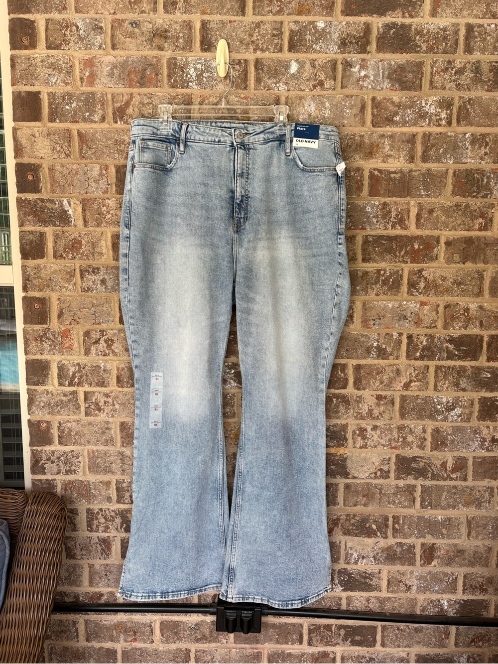 Old Navy Women's Higher High Rise Flare Jeans Medium wash Pants. Size 18